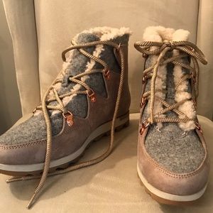 Sorel SNEAKCHIC Boots // size 8.5